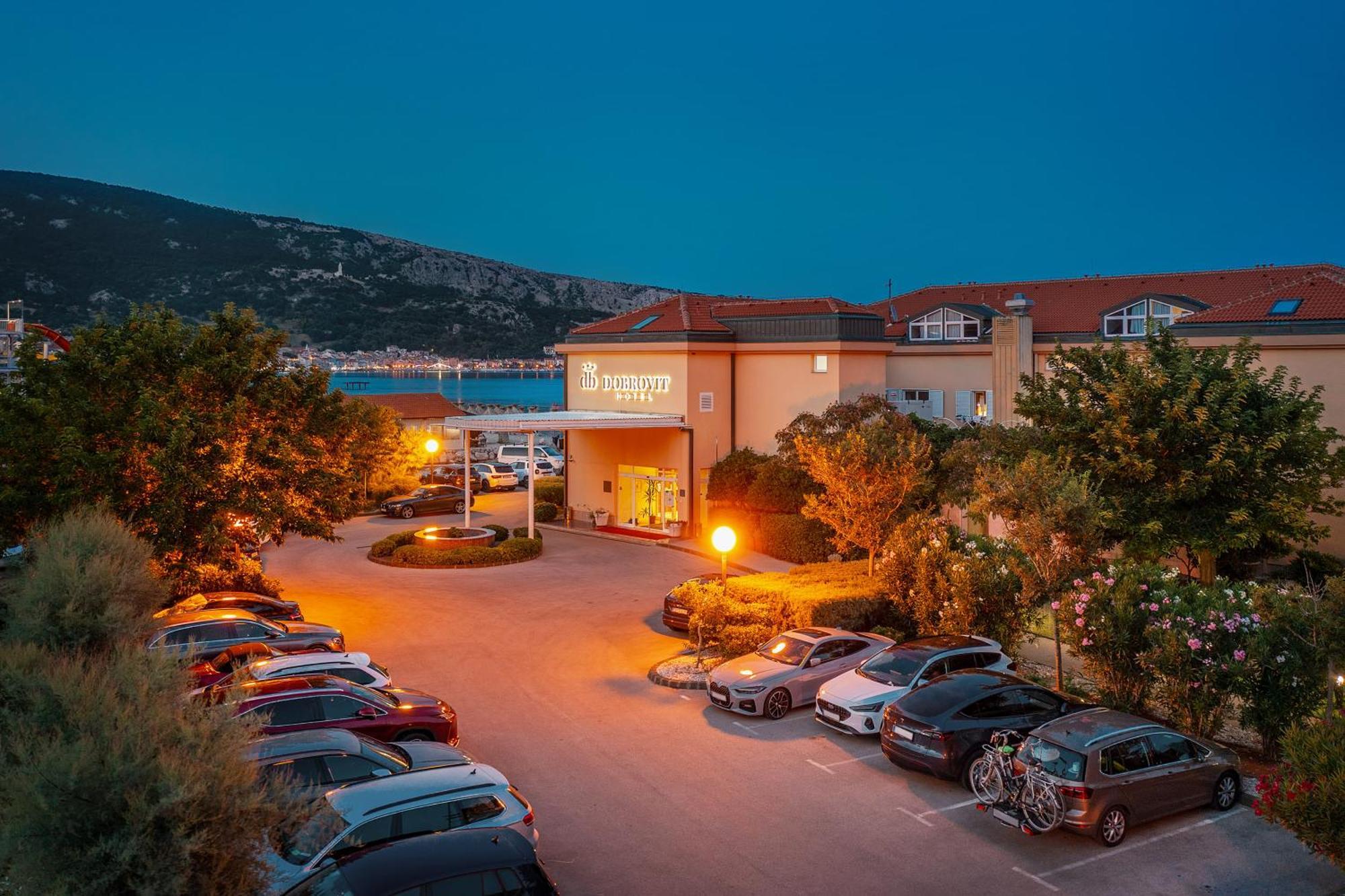 Dobrovit Hotel
