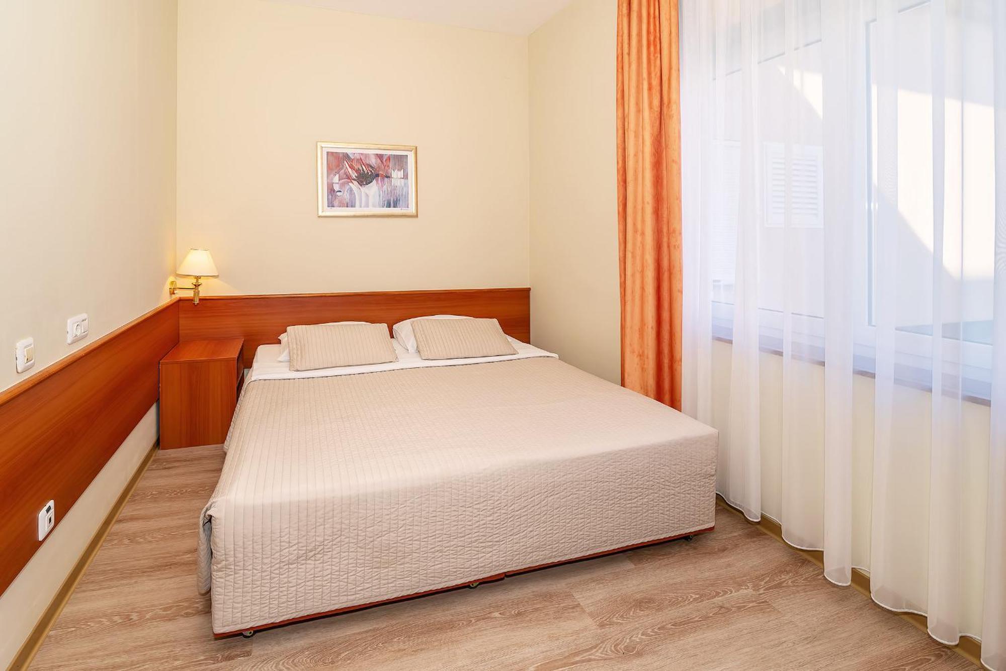 Dobrovit Hotel 3*